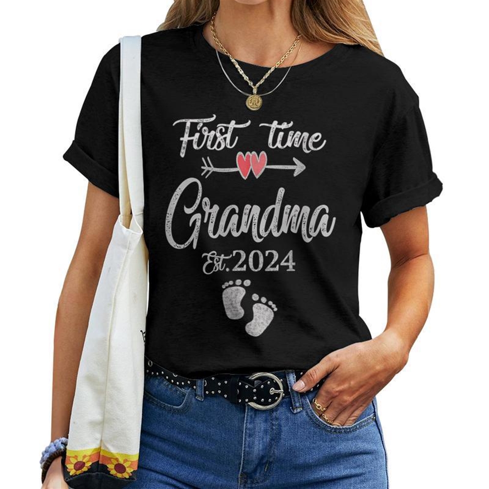 First Time Grandma 2024 Cute Heart Mother’s Day New Grandma Women T-shirt